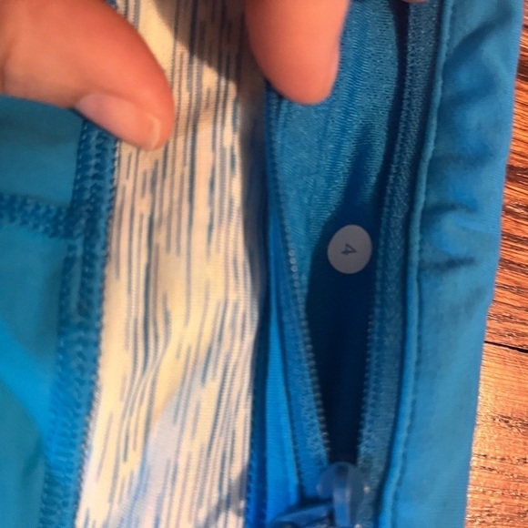 Lululemon Run: Inspire Crop 4
Beach Blanket Blue Wee Are From Space Aquamarine - Picture 8 of 11